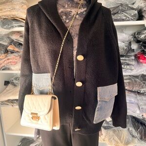 Elegant Black Jean Jacket with Denim Pockets